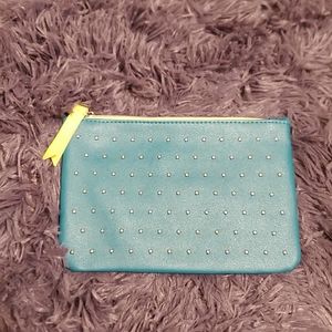 Grab 6 IPSY bags for 10 dollars!